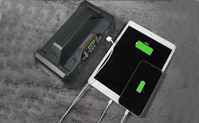 給手機、無線耳機、平板等充電測試